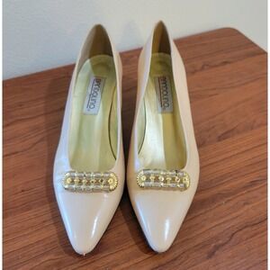 Bandolino Peach Beige Leather Pointed Toe Kitten Heels Gold Buckle Size 7.5M